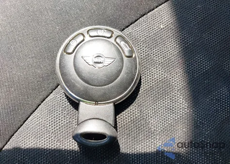 2008 Mini Cooper S z USA, uszkodzony, nr VIN WMWMF73528TT91045